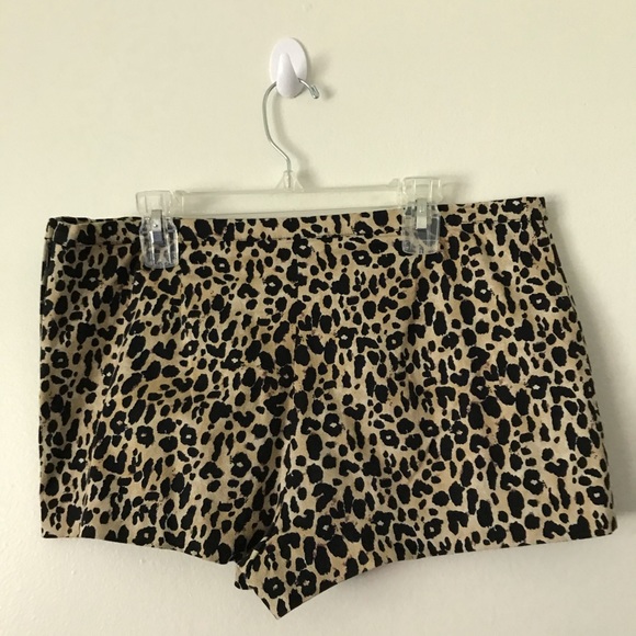 Forever 21 Leopard ๐ Print Shorts - Picture 2 of 4